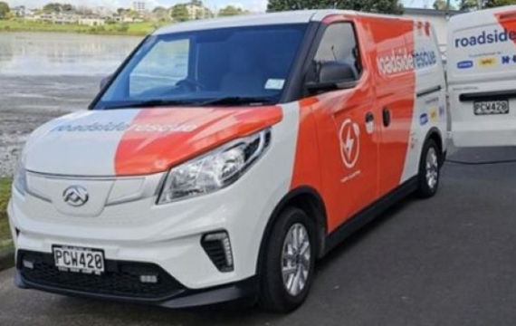 Roadside-EV-charging